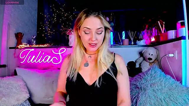 Snapshot of _JuliaSpace_ chatting on 01/30/25, 07:48 JuliaSpace online show from 01/30/25, 07:48