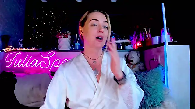 Snapshot of _JuliaSpace_ chatting on 02/09/25, 07:41 JuliaSpace online show from 02/09/25, 07:41