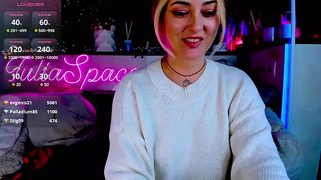 Snapshot of _JuliaSpace_ chatting on 02/14/25, 10:25 JuliaSpace online show from 02/14/25, 10:25