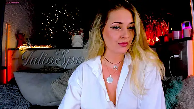 Snapshot of _JuliaSpace_ chatting on 03/11/25, 05:13 JuliaSpace online show from 03/11/25, 05:13