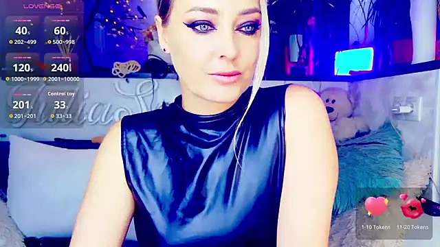 Snapshot of _JuliaSpace_ chatting on 09/27/25, 04:56 JuliaSpace online show from 09/27/25, 04:56