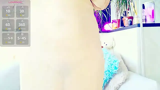 Snapshot of _JuliaSpace_ chatting on 11/15/25, 12:34 JuliaSpace online show from 11/15/25, 12:34