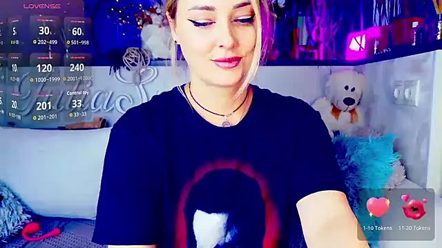 Snapshot of _JuliaSpace_ chatting on 12/15/25, 08:24 JuliaSpace online show from 12/15/25, 08:24