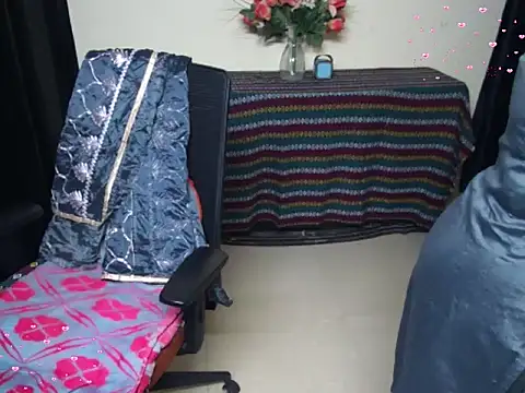 Arushisingh8888 online show from 11/18/25, 12:53