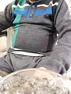 Snapshot of Hot-man39 chatting on 01/05/25, 11:37 Hot-man39 online show from 01/05/25, 11:37