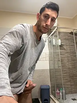 Gionnytav online show from 11/19/25, 04:34