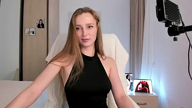 Snapshot of CharlotteWells chatting on 11/10/25, 02:05 CharlotteWells online show from 11/10/25, 02:05