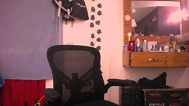 latinhot9631 online show from 04/05/26, 12:08