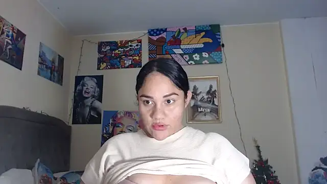 Snapshot of melissa4855 chatting on 12/17/25, 02:28 melissa4855 online show from 12/17/25, 02:28