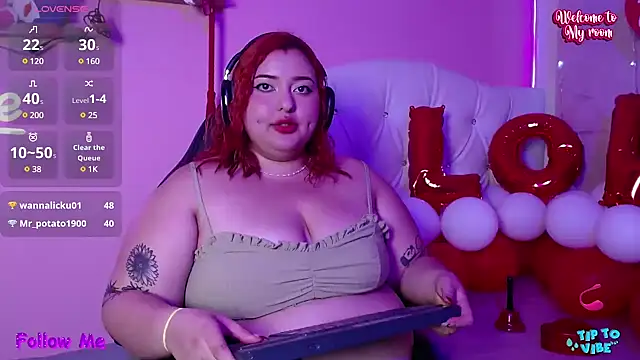 Snapshot of HECATE_23 chatting on 02/15/25, 04:56 HECATE 23 online show from 02/15/25, 04:56