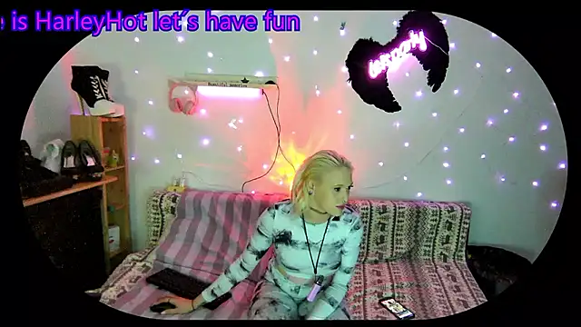 Harleyhot13061 online show from 01/12/26, 05:07