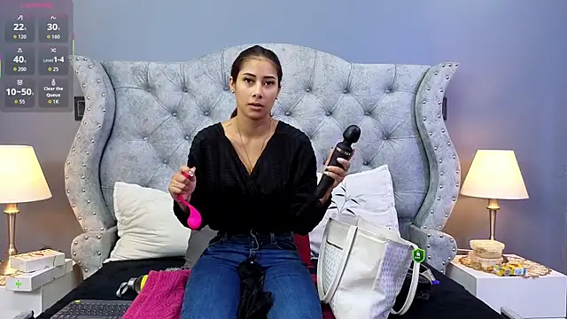 Snapshot of MontVta chatting on 10/15/25, 12:05 MontVta online show from 10/15/25, 12:05