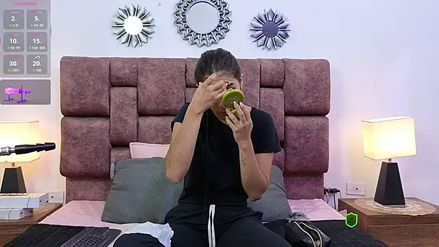 Snapshot of MontVta chatting on 12/02/25, 12:10 MontVta online show from 12/02/25, 12:10