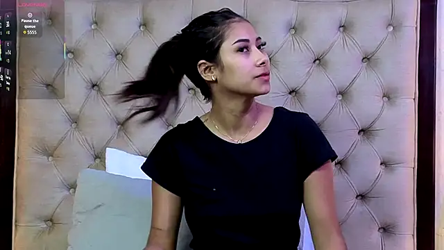 Snapshot of MontVta chatting on 12/15/25, 12:09 MontVta online show from 12/15/25, 12:09