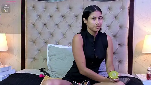 Snapshot of MontVta chatting on 12/17/25, 12:11 MontVta online show from 12/17/25, 12:11