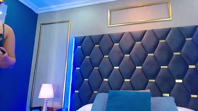 ThaniaJones online show from 11/28/25, 12:08