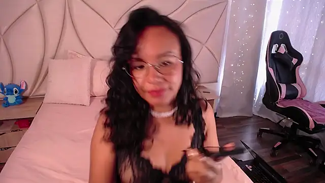 ValleryC online show from 10/06/25, 03:09