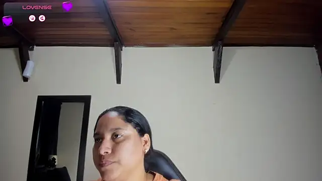 Snapshot of EmiliWilliams chatting on 09/14/25, 10:42 EmiliWilliams online show from 09/14/25, 10:42