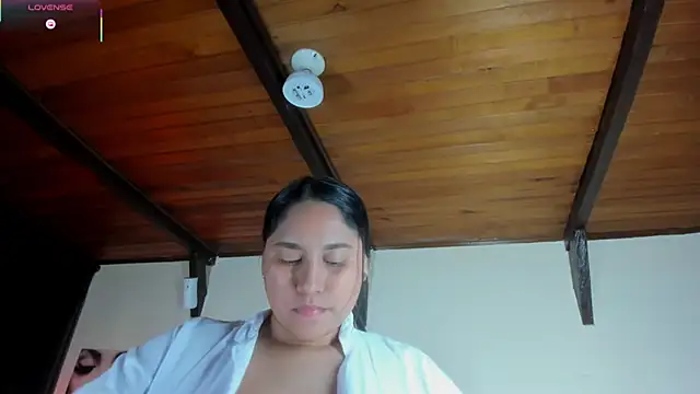 Snapshot of EmiliWilliams chatting on 10/14/25, 10:54 EmiliWilliams online show from 10/14/25, 10:54