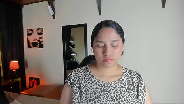 Snapshot of EmiliWilliams chatting on 11/11/25, 10:21 EmiliWilliams online show from 11/11/25, 10:21