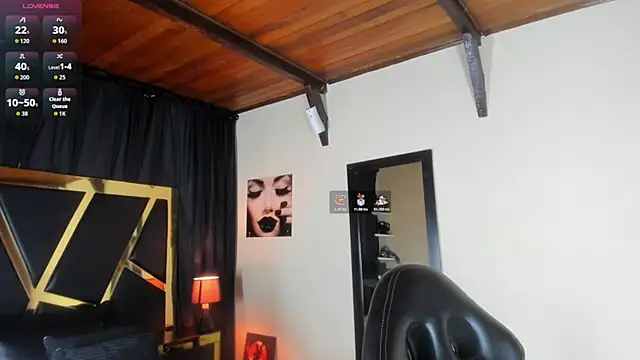 Snapshot of EmiliWilliams chatting on 11/12/25, 10:52 EmiliWilliams online show from 11/12/25, 10:52