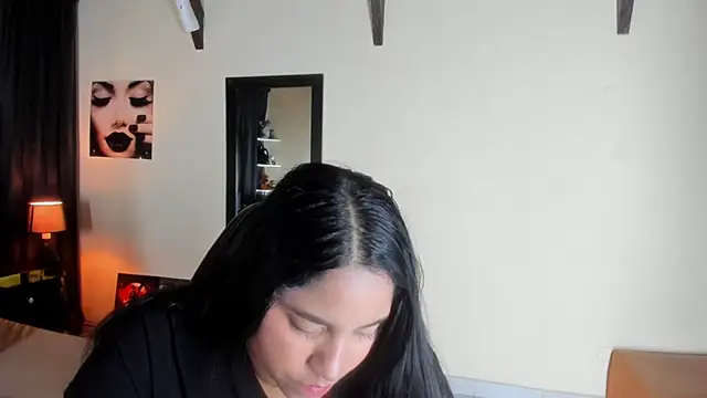 Snapshot of EmiliWilliams chatting on 11/16/25, 09:42 EmiliWilliams online show from 11/16/25, 09:42