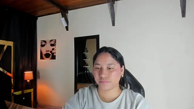 Snapshot of EmiliWilliams chatting on 11/18/25, 10:36 EmiliWilliams online show from 11/18/25, 10:36