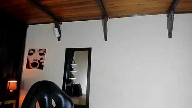 Snapshot of EmiliWilliams chatting on 11/20/25, 11:26 EmiliWilliams online show from 11/20/25, 11:26