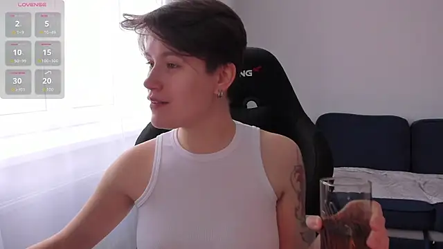 Snapshot of JessieFlower chatting on 10/29/25, 08:27 JessieFlower online show from 10/29/25, 08:27