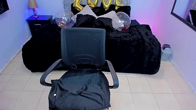 Lana stone  online show from 02/15/25, 08:22