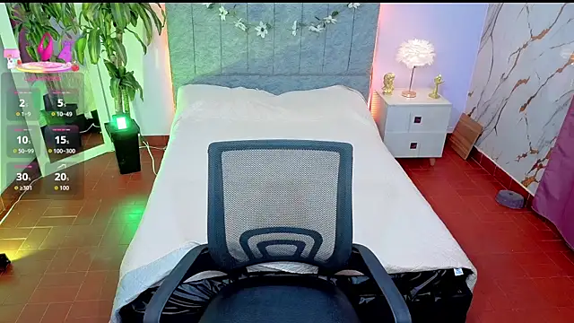 Lana stone  online show from 02/19/26, 03:24