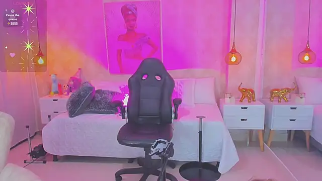 Shantall   online show from 03/21/25, 11:01