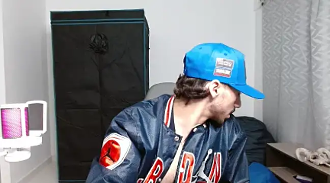 Snapshot of David_Brown18 chatting on 12/04/24, 11:24 David Brown18 online show from 12/04/24, 11:24