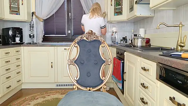 TUNDEROSE1 online show from 04/11/26, 07:45