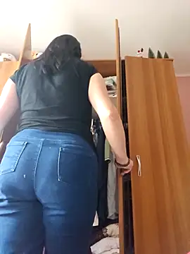 Snapshot of KristenVega chatting on 09/12/25, 10:37 KristenVega online show from 09/12/25, 10:37