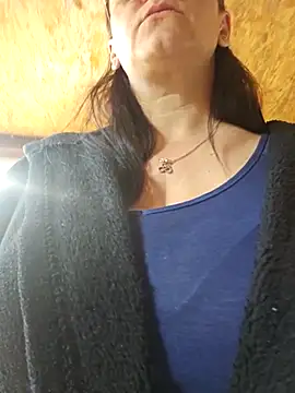 Snapshot of KristenVega chatting on 10/21/25, 07:53 KristenVega online show from 10/21/25, 07:53