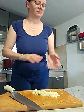 Snapshot of KristenVega chatting on 10/30/25, 08:49 KristenVega online show from 10/30/25, 08:49