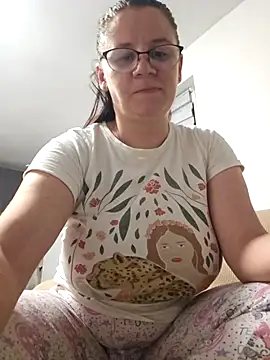 Snapshot of KristenVega chatting on 11/03/25, 08:54 KristenVega online show from 11/03/25, 08:54