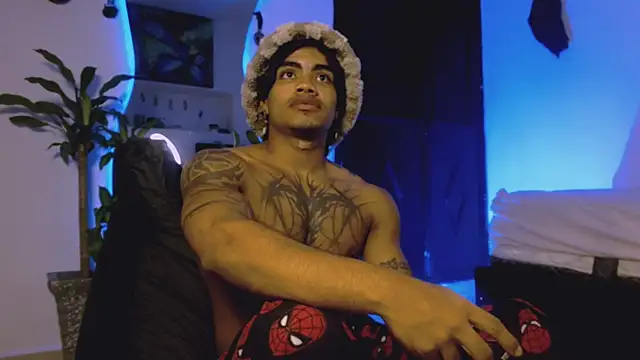 Snapshot of Young_laroi chatting on 12/06/24, 07:21 Young laroi online show from 12/06/24, 07:21