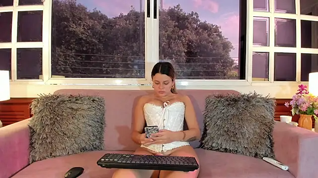 Ninakravis online show from 10/15/25, 09:15