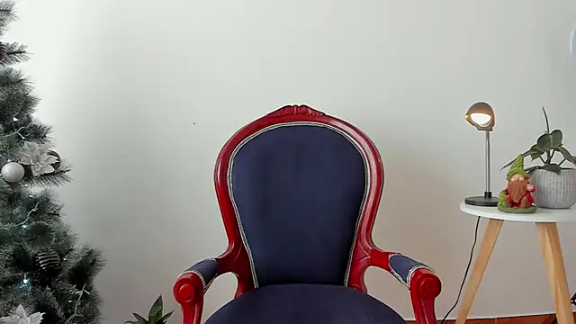 Snapshot of cuddlingbunny chatting on 12/10/24, 09:11 cuddlingbunny online show from 12/10/24, 09:11