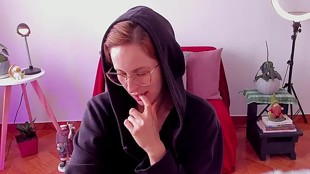 Snapshot of cuddlingbunny chatting on 12/24/24, 03:26 cuddlingbunny online show from 12/24/24, 03:26