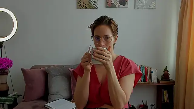 Snapshot of cuddlingbunny chatting on 01/19/25, 04:36 cuddlingbunny online show from 01/19/25, 04:36