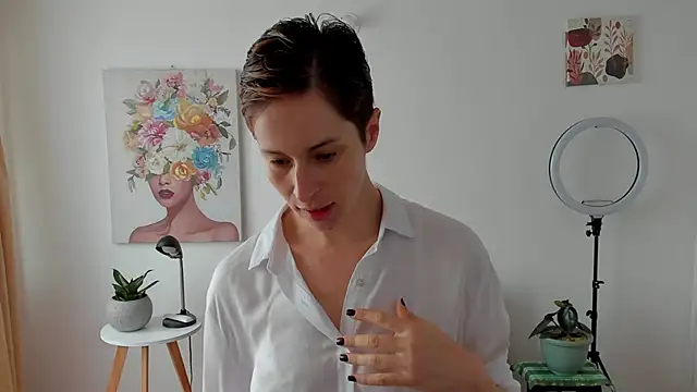 Snapshot of cuddlingbunny chatting on 02/16/25, 03:27 cuddlingbunny online show from 02/16/25, 03:27