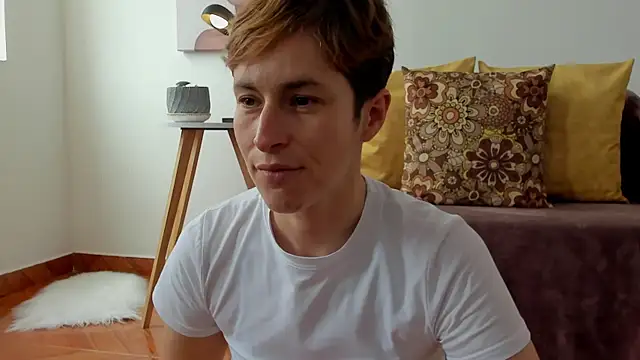 Snapshot of cuddlingbunny chatting on 02/18/25, 06:04 cuddlingbunny online show from 02/18/25, 06:04