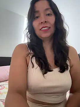 Snapshot of emely_sexx20 chatting on 06/30/26, 10:44 emely sexx20 online show from 06/30/26, 10:44