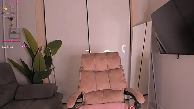 Snapshot of helen_ramsay chatting on 10/31/25, 03:35 helen ramsay online show from 10/31/25, 03:35