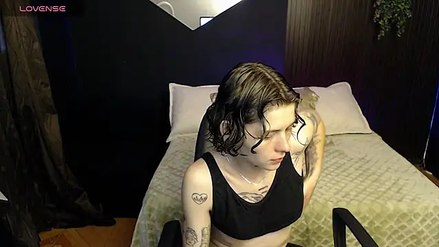 pretty cristal69 online show from 02/19/26, 11:50