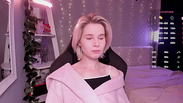 Snapshot of enigma_mia chatting on 10/05/25, 09:29 enigma mia online show from 10/05/25, 09:29