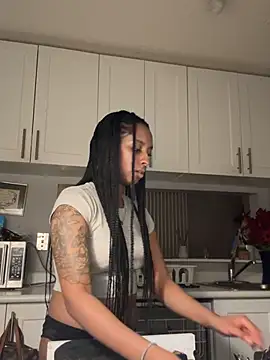 Your Paris online show from 02/16/25, 02:42